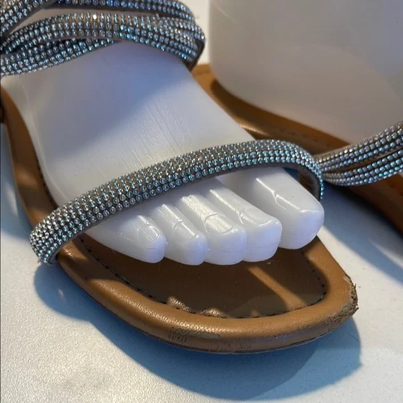 Rouge! Gold and Silver Sandals with Metallic Floral Design - Picture 3 of 12